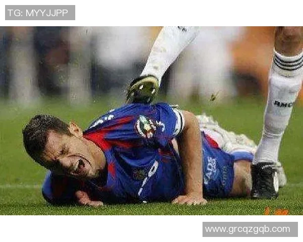 足球巨星遭遇恶意犯规瞬间 动情时刻震撼全场